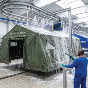 Professionelle Reinigung von Mannschaftszelten in Essen.
